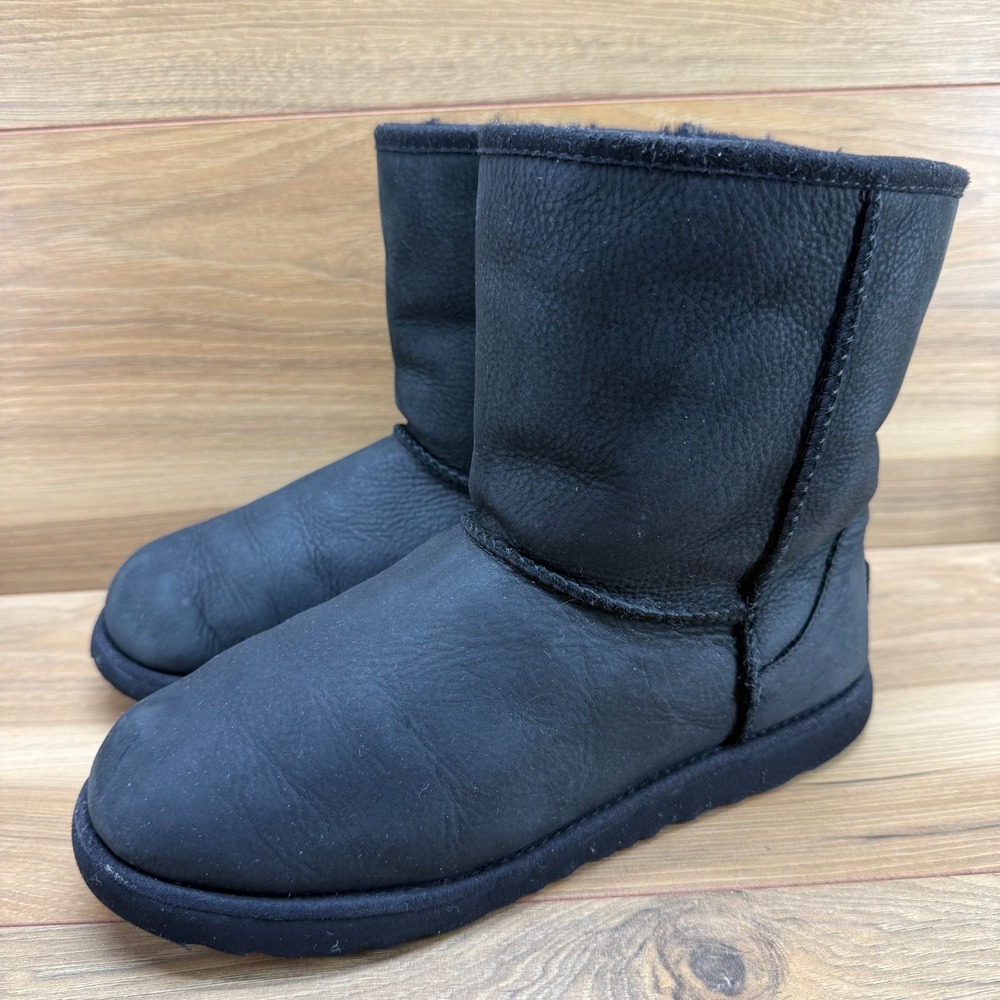 UGG Classic Short Boots Youth 5 Girls Nubuck Black Shearling Lined‎